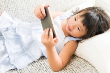 スマホ育児は良いのか？悪いのか？